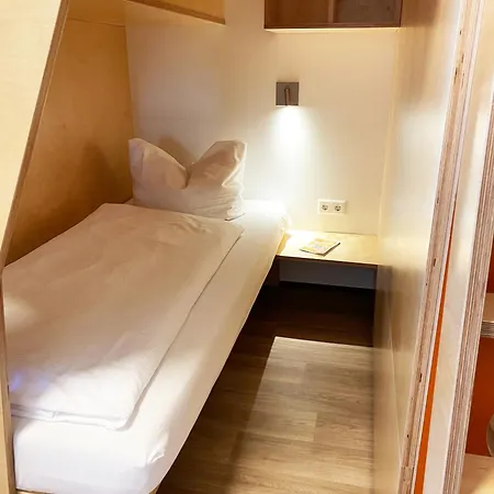 Hermann 17 Hostel Kuehlungsborn